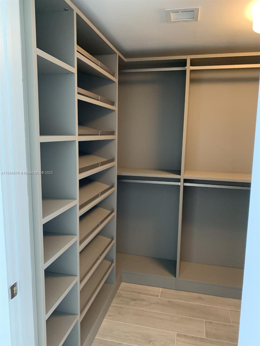 BEACH CLUB CONDO - Residential Lease