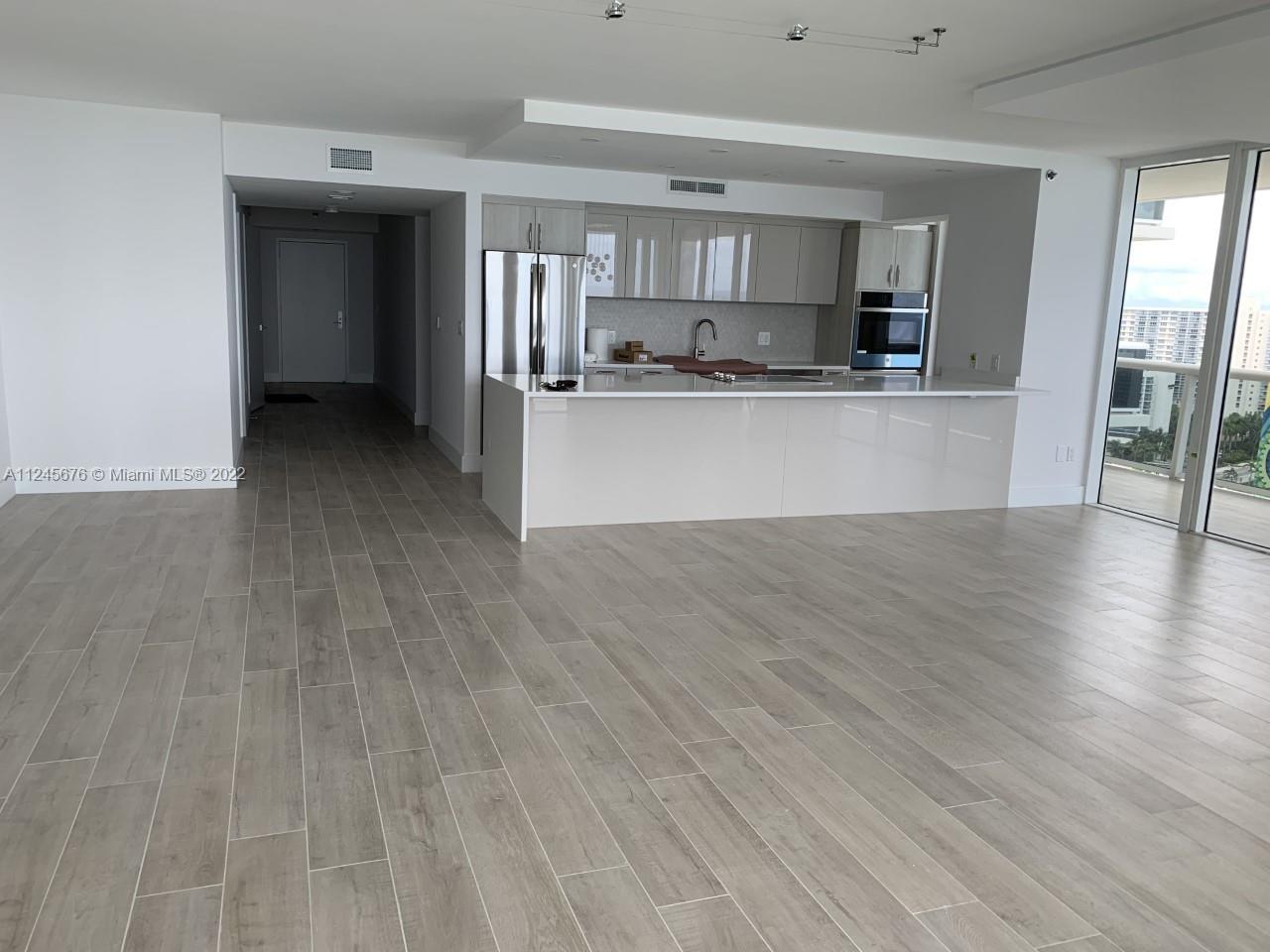 BEACH CLUB CONDO - Residential Lease