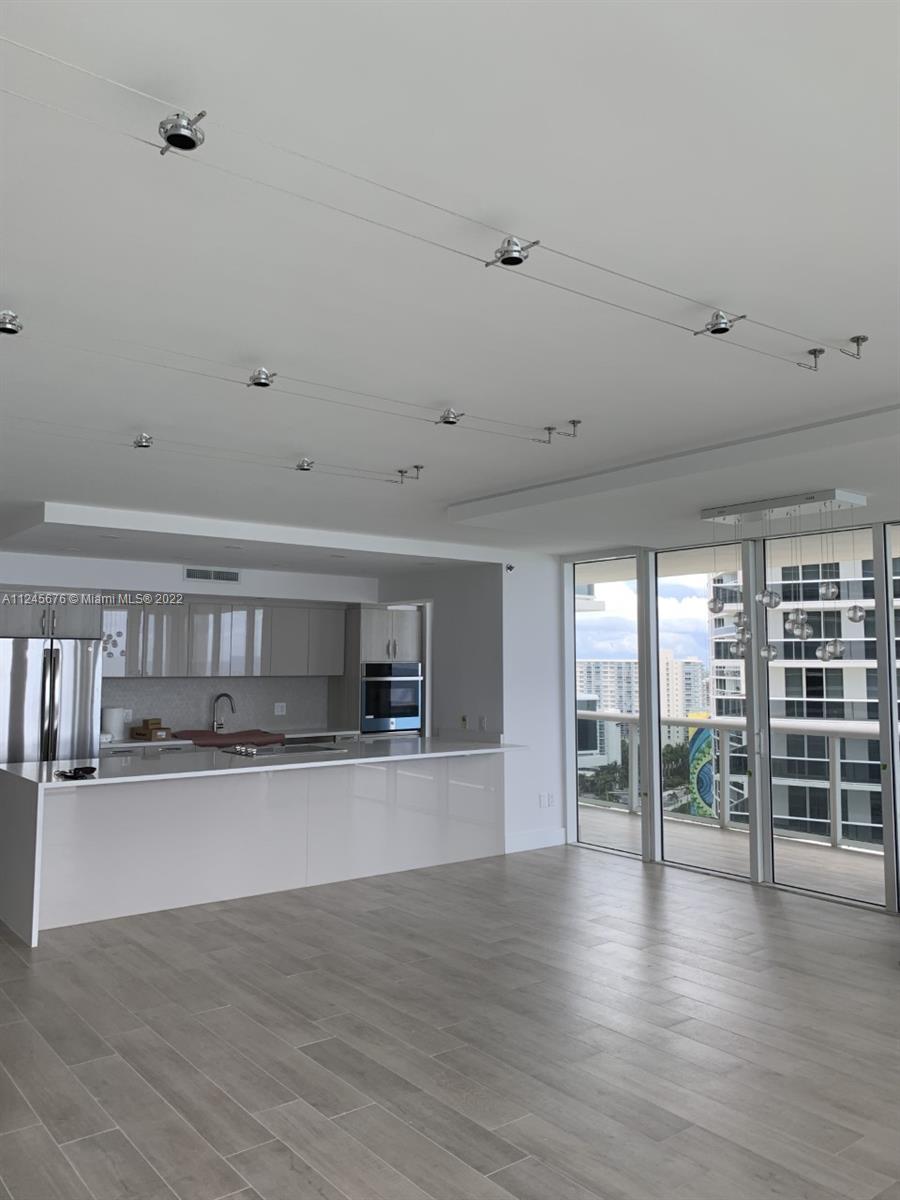 BEACH CLUB CONDO - Residential Lease