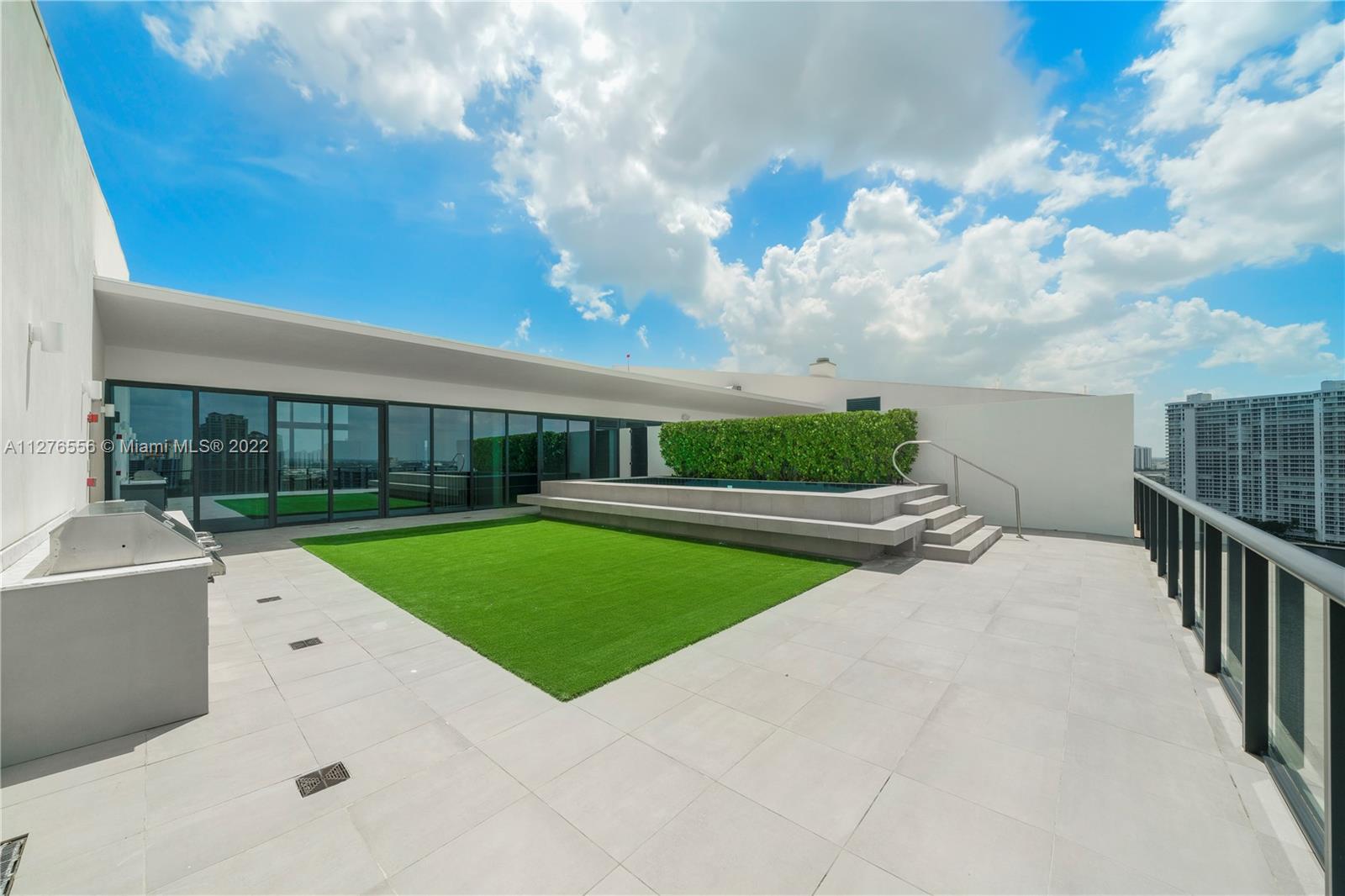PRIVE CONDO - Residential