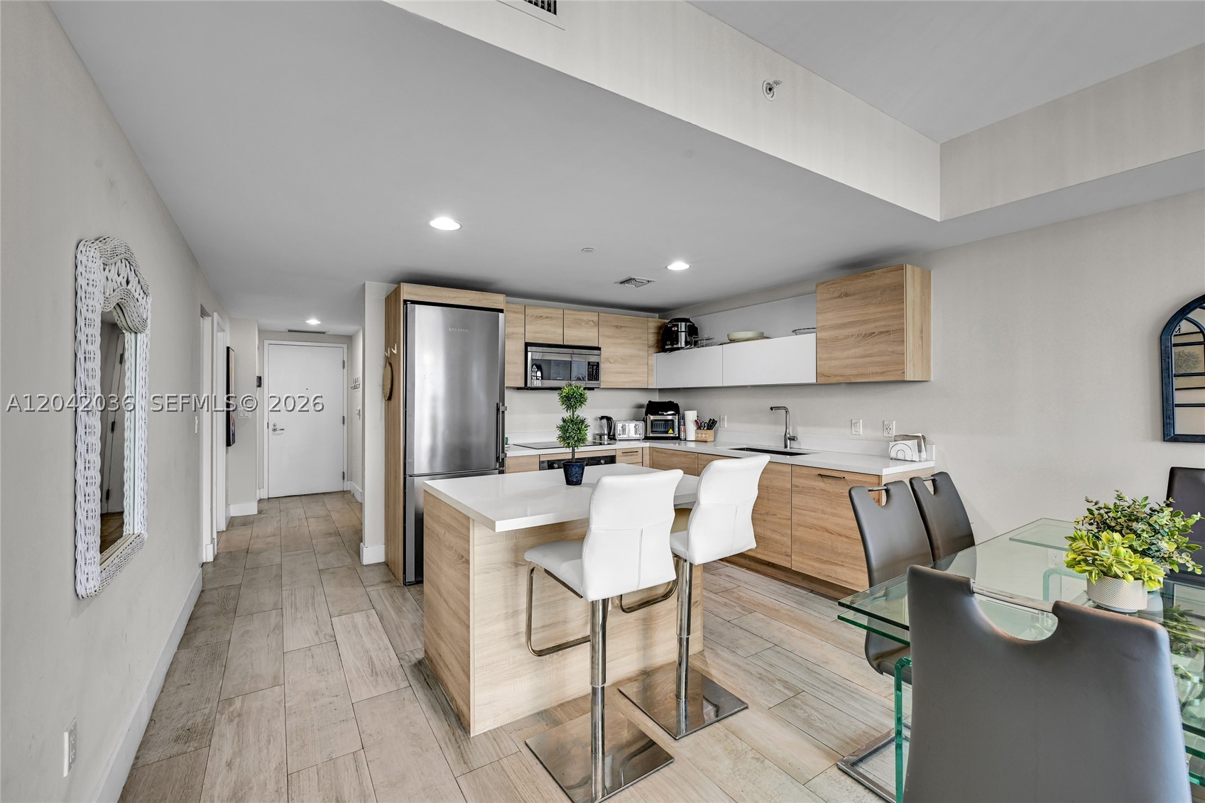 THE HARBOUR SOUTH CONDO - Residential