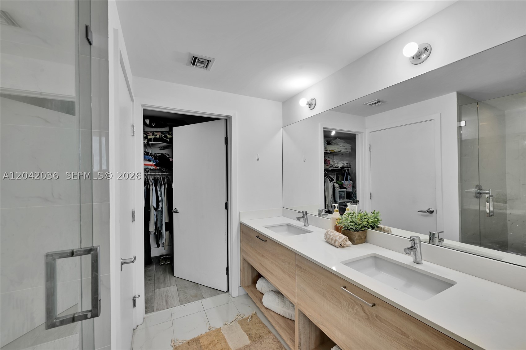 THE HARBOUR SOUTH CONDO - Residential