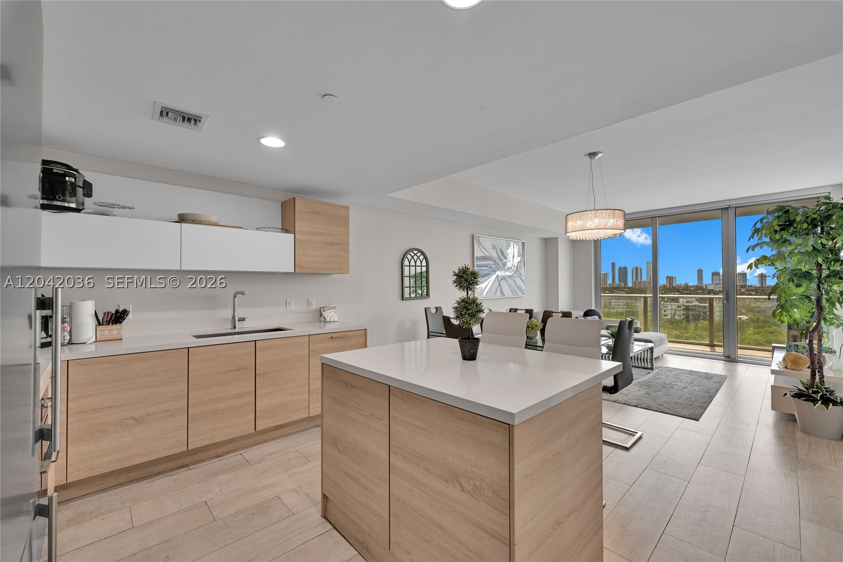 THE HARBOUR SOUTH CONDO - Residential