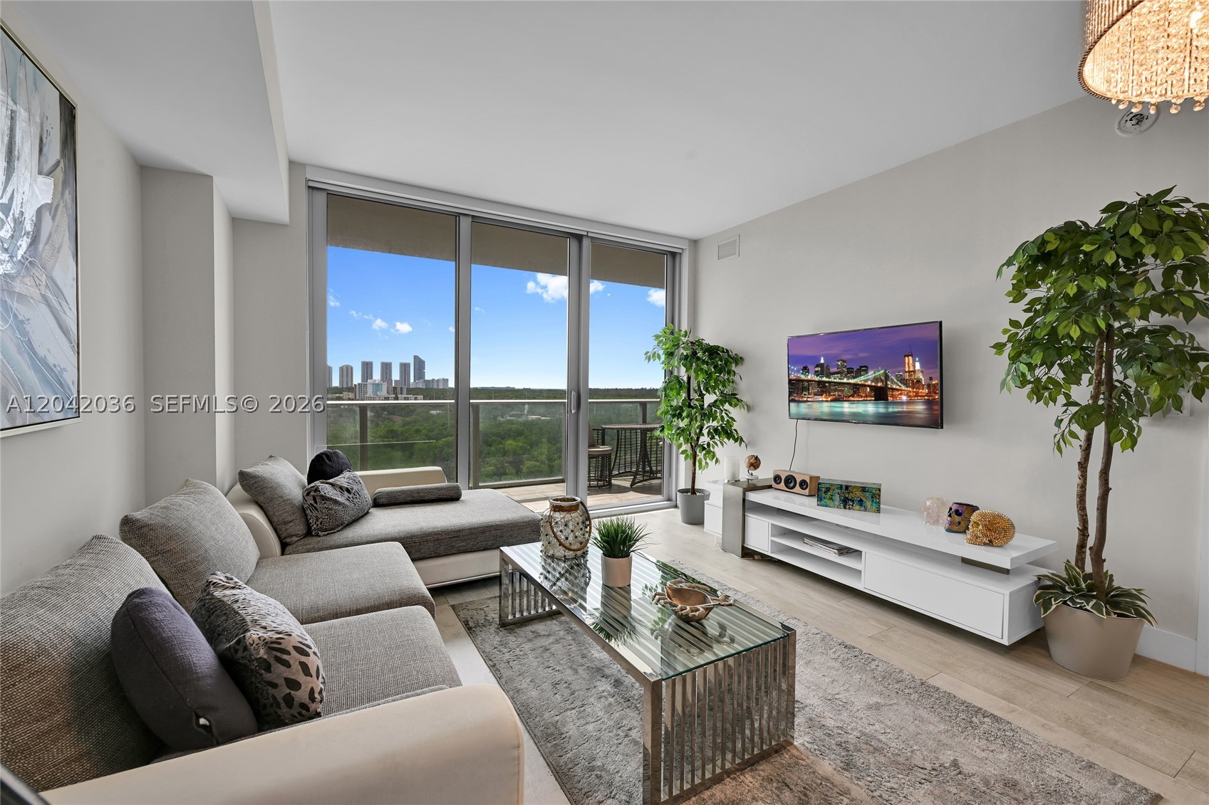 THE HARBOUR SOUTH CONDO - Residential