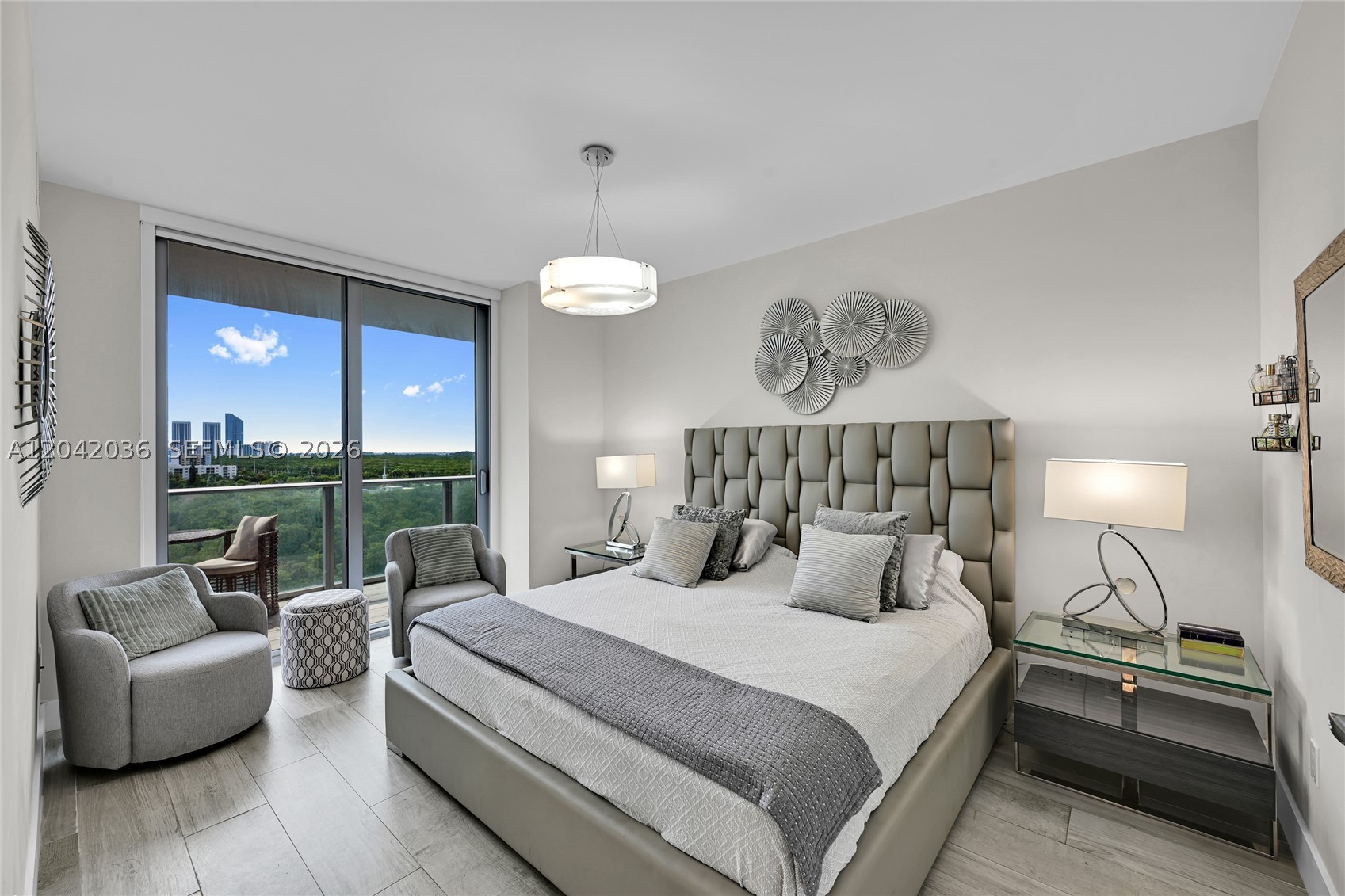 THE HARBOUR SOUTH CONDO - Residential