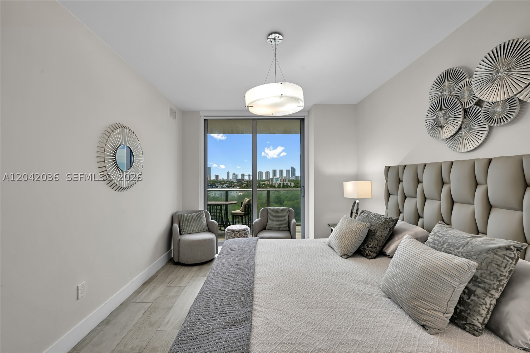 THE HARBOUR SOUTH CONDO - Residential