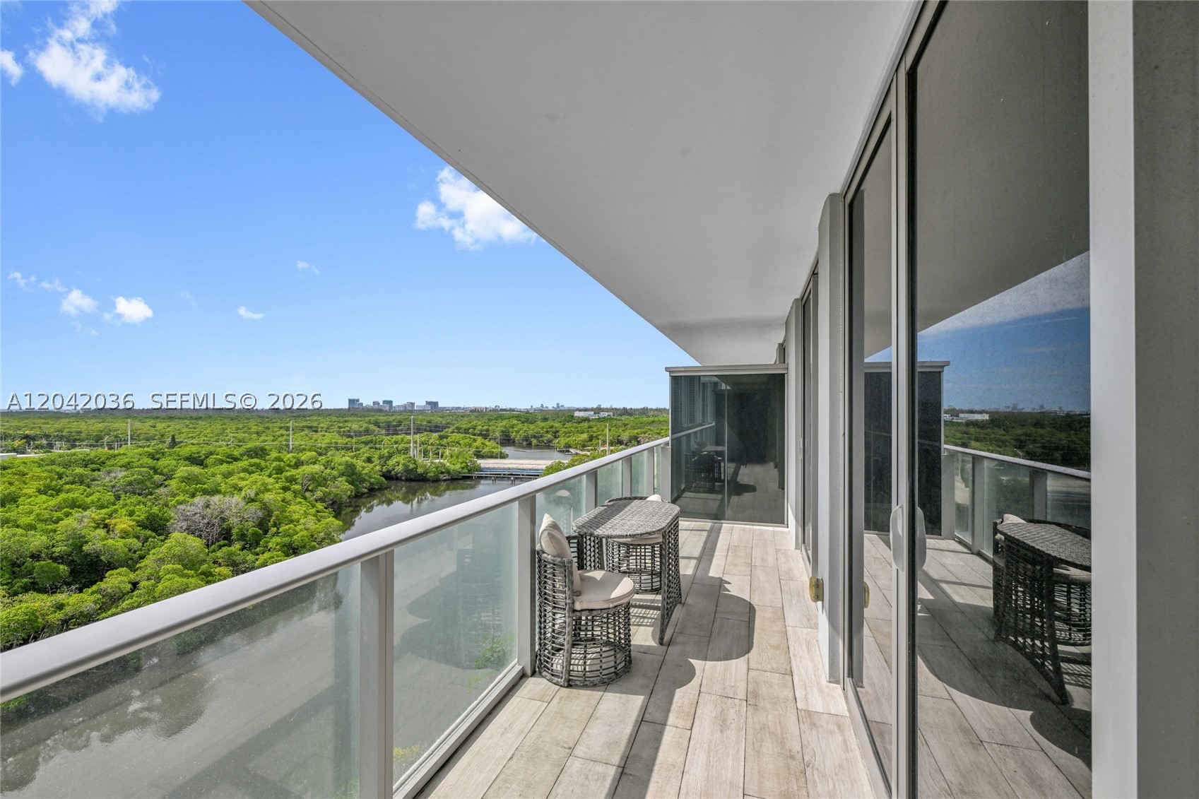 THE HARBOUR SOUTH CONDO - Residential