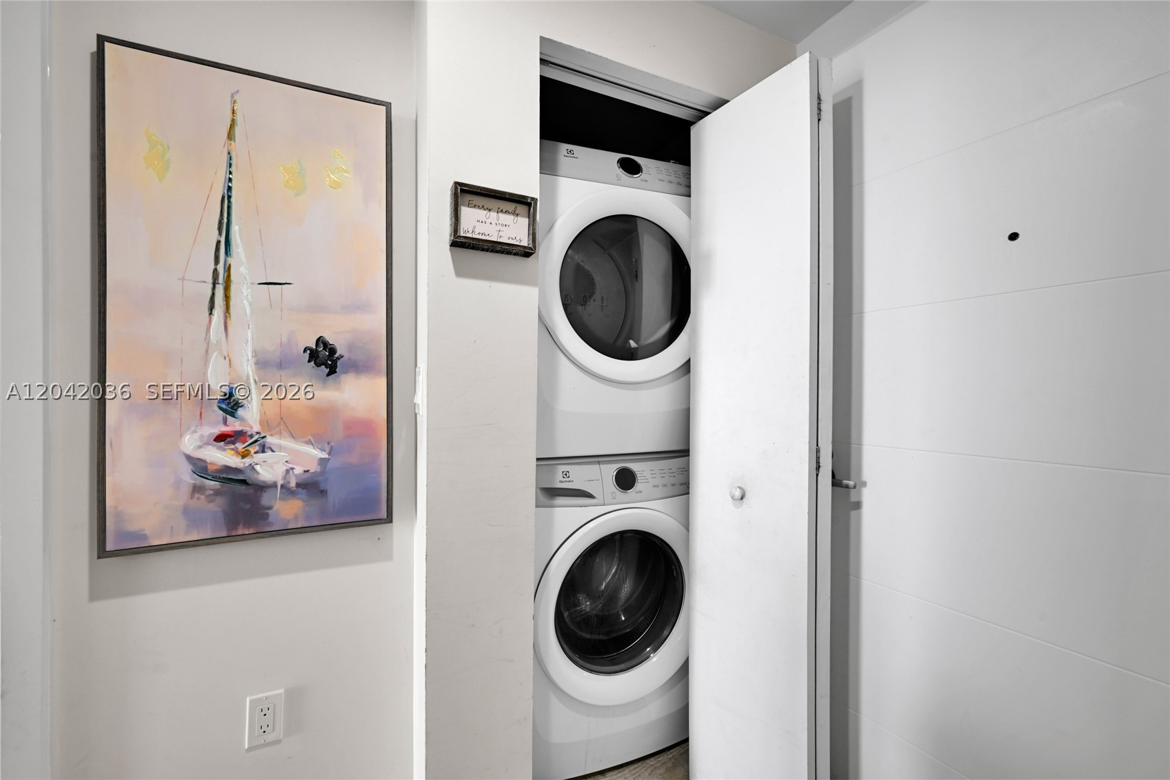 THE HARBOUR SOUTH CONDO - Residential