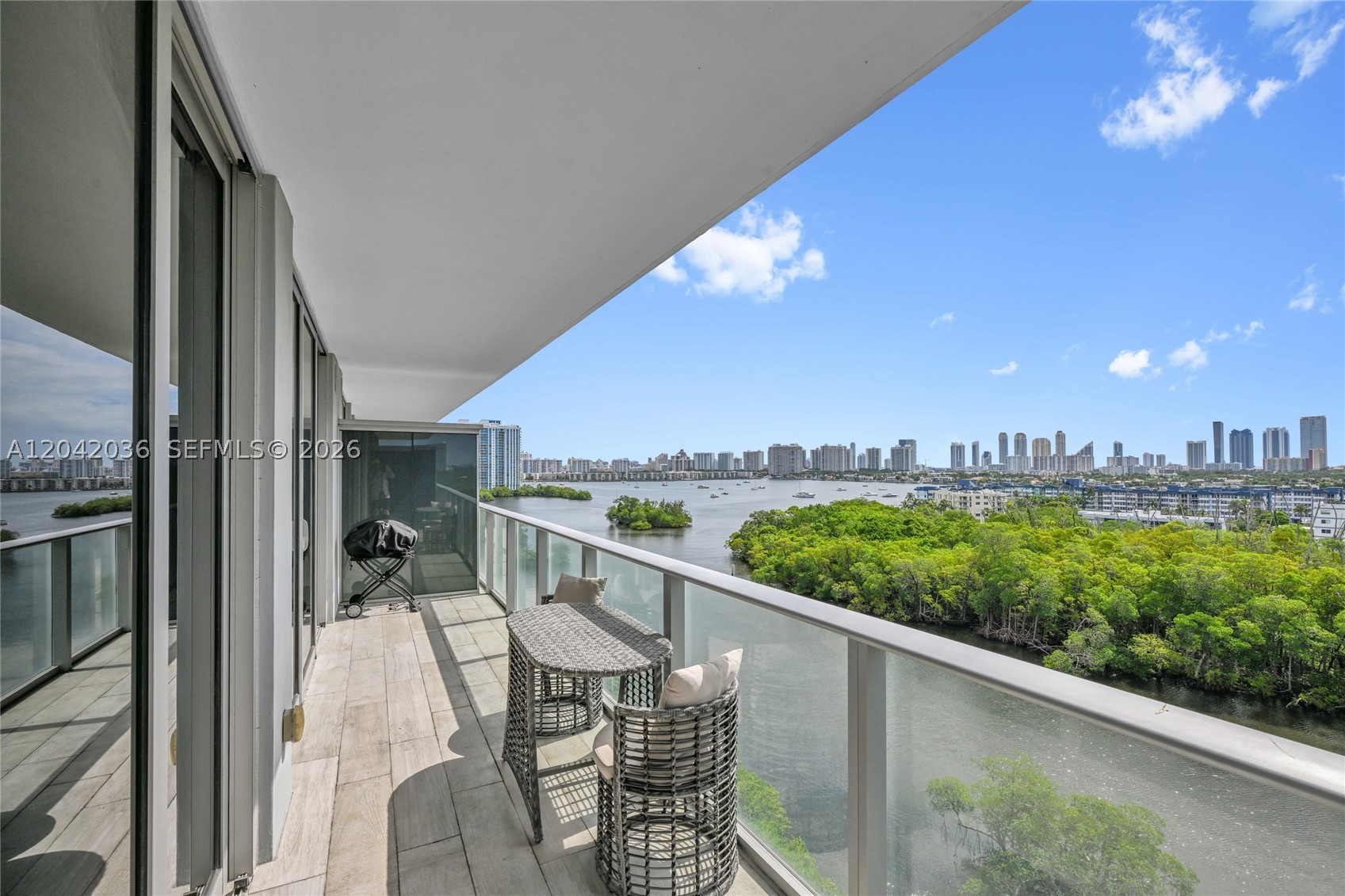 THE HARBOUR SOUTH CONDO - Residential