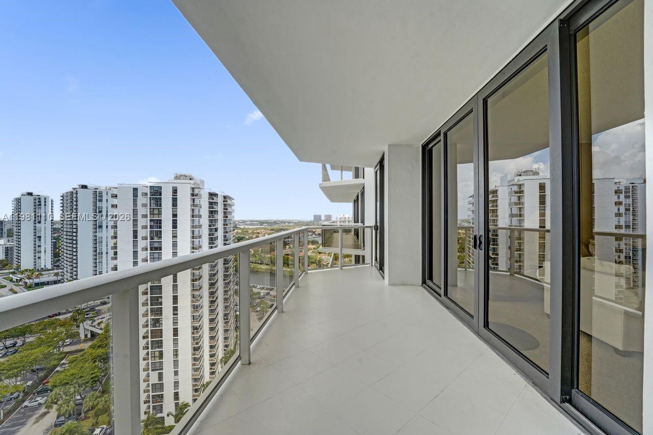HAMPTONS WEST CONDO - Residential