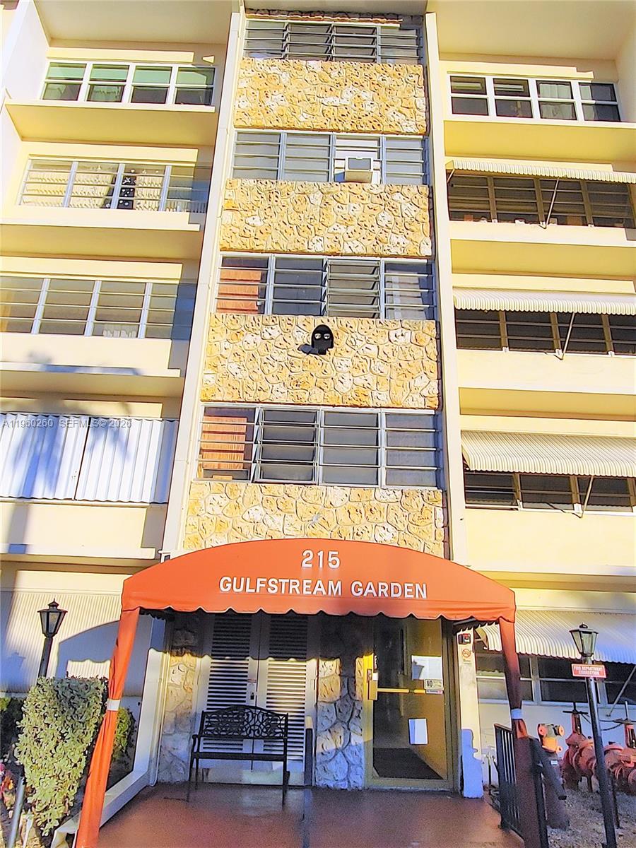 FIRST GULFSTREAM GARDEN - Residential