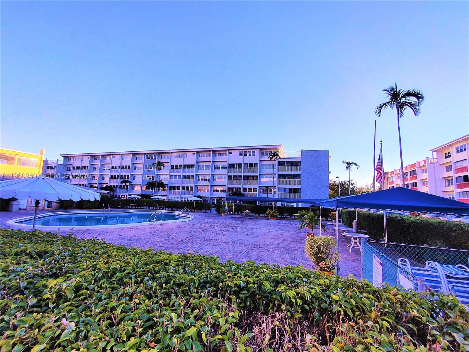 FIRST GULFSTREAM GARDEN - Residential