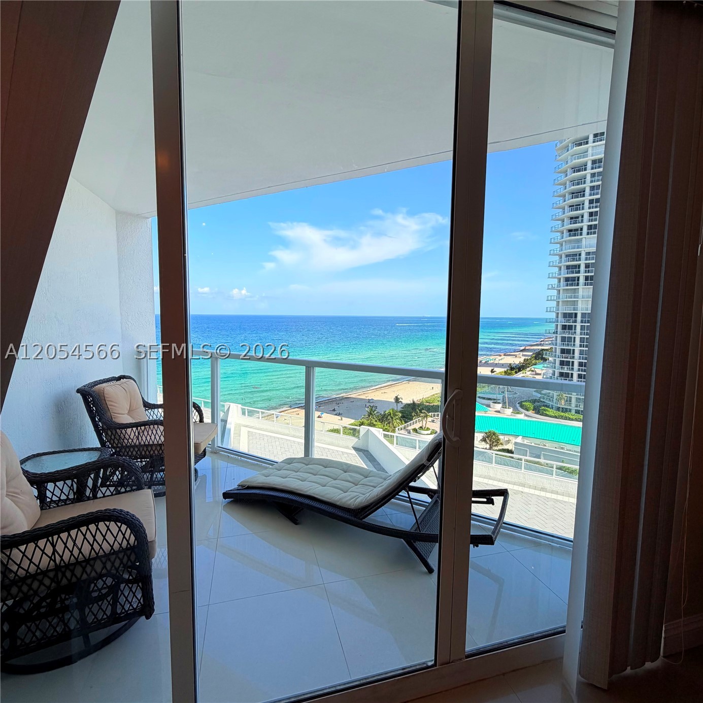 LA PERLA CONDO - Residential Lease