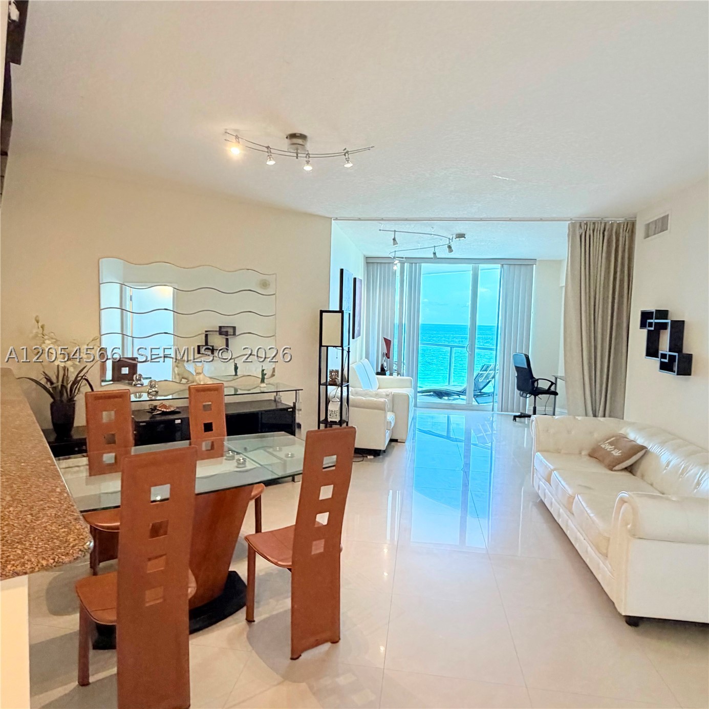 LA PERLA CONDO - Residential Lease
