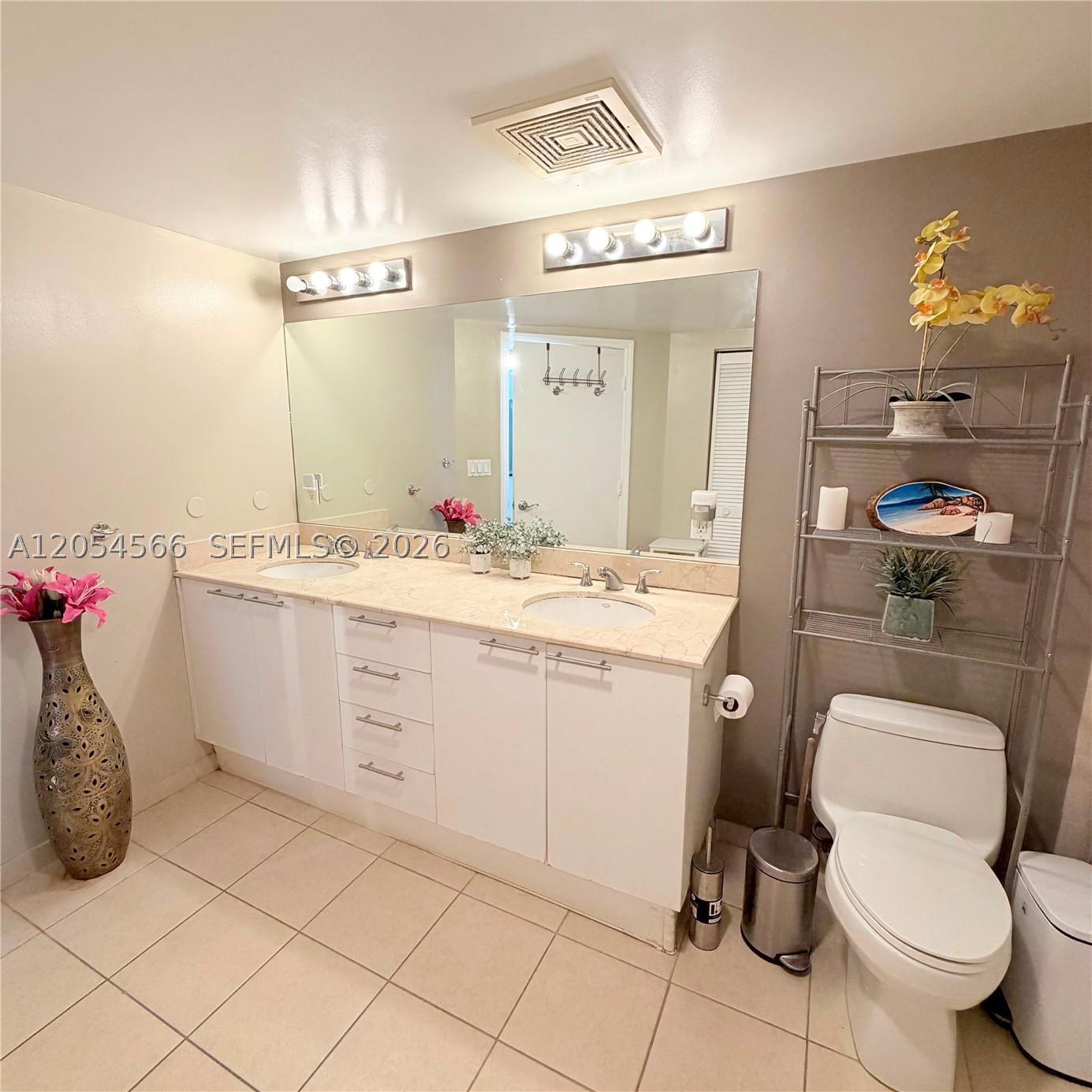 LA PERLA CONDO - Residential Lease