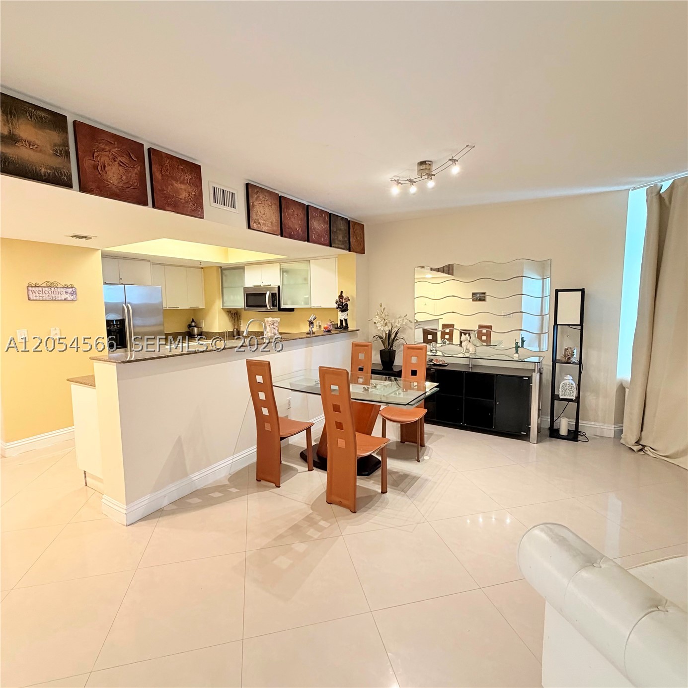 LA PERLA CONDO - Residential Lease