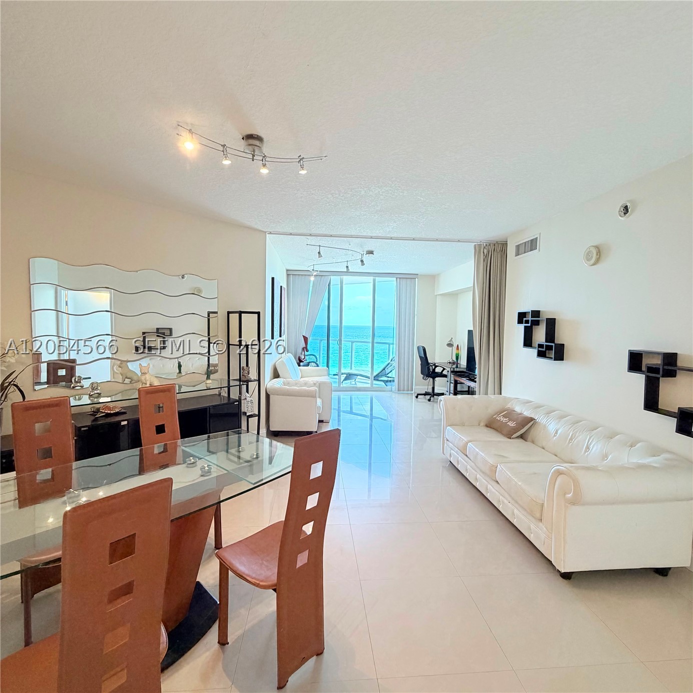 LA PERLA CONDO - Residential Lease