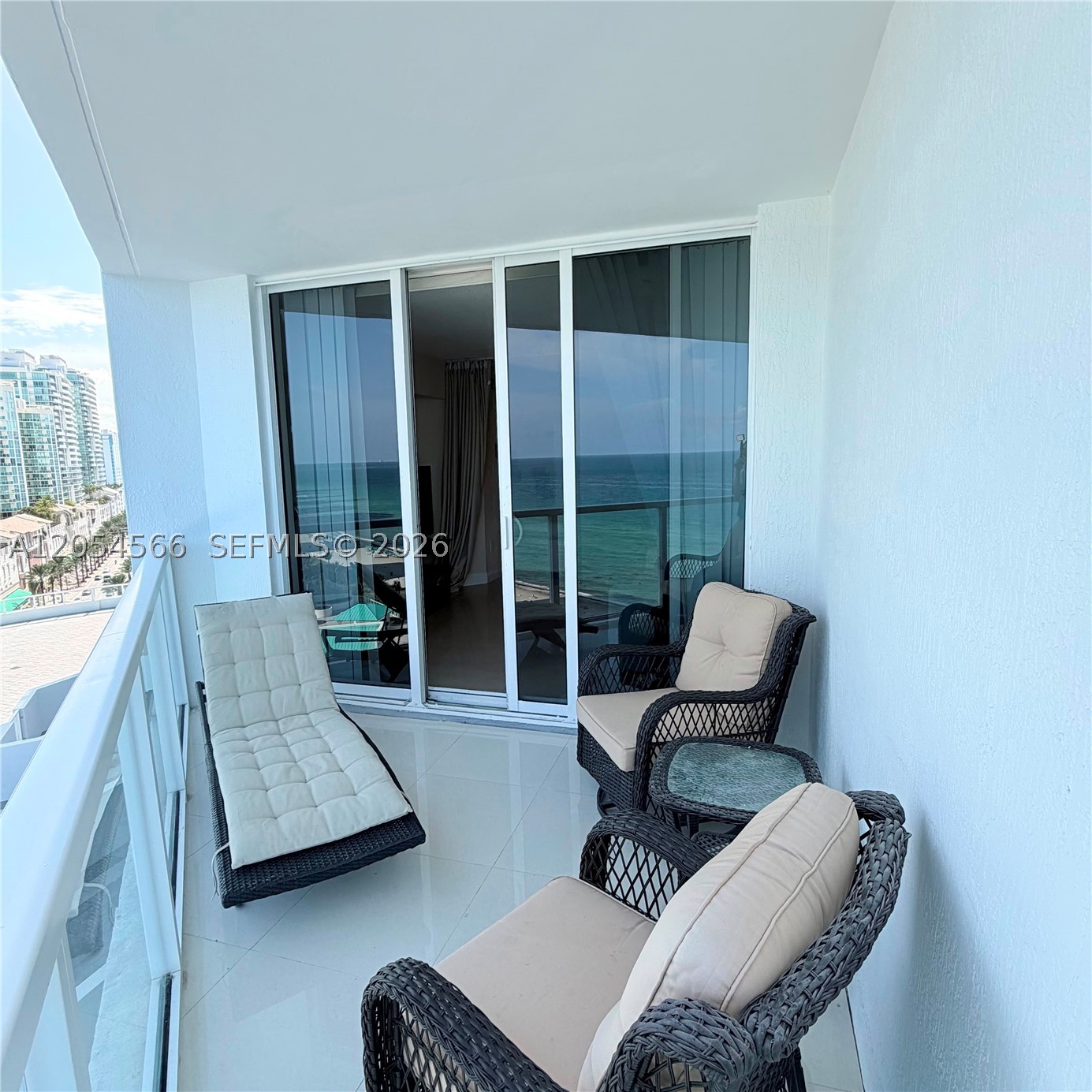 LA PERLA CONDO - Residential Lease