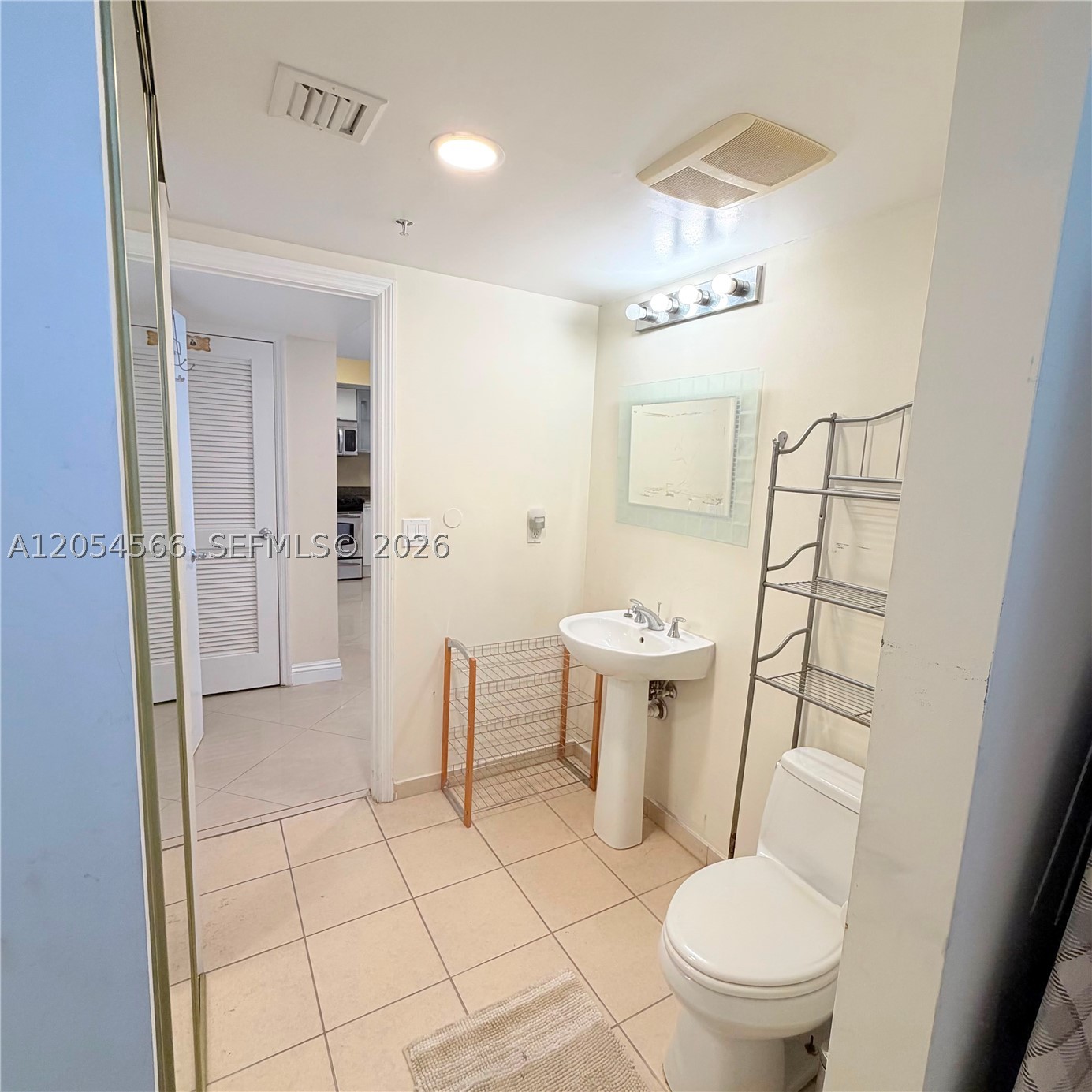 LA PERLA CONDO - Residential Lease