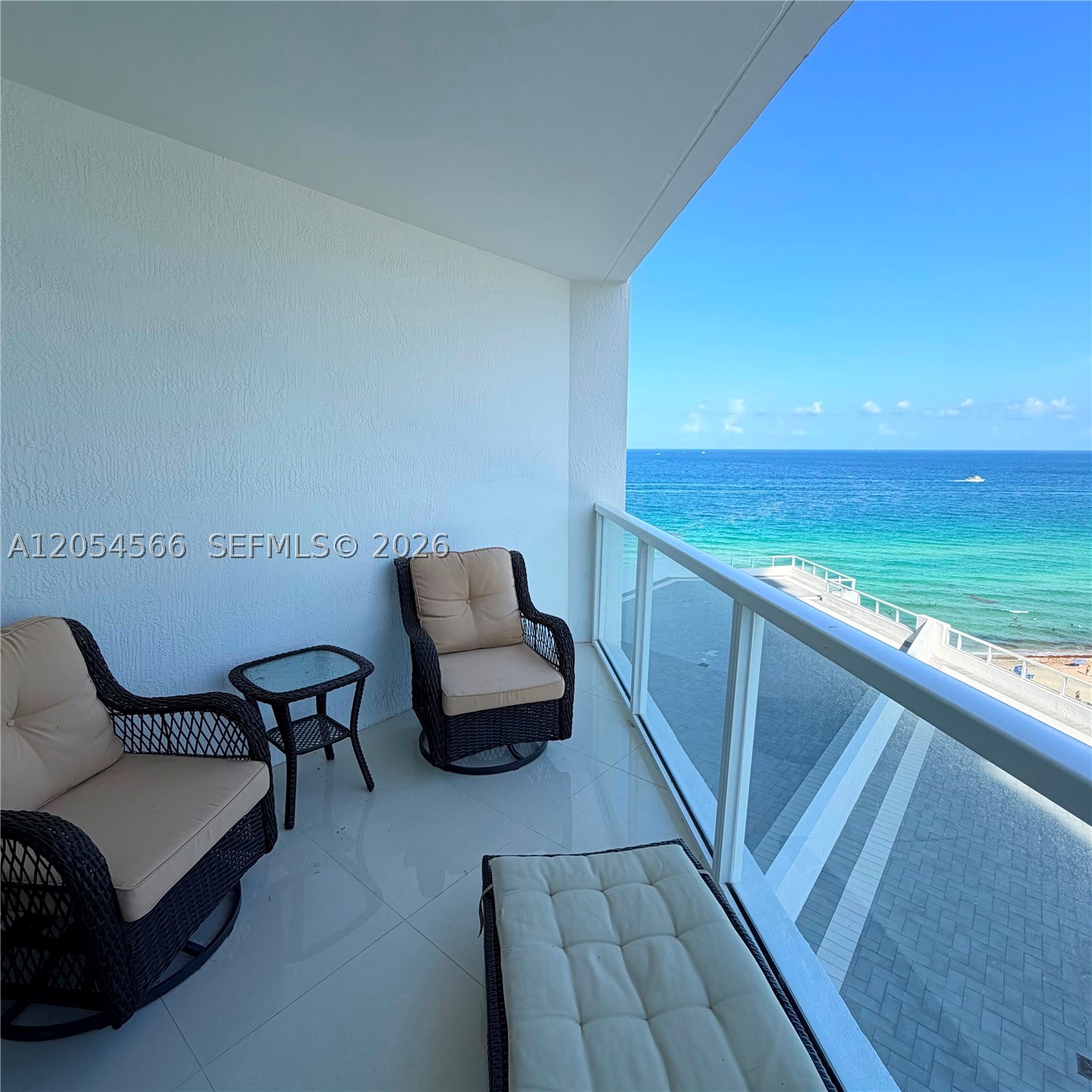 LA PERLA CONDO - Residential Lease