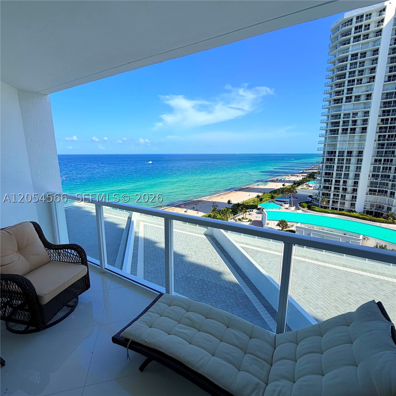LA PERLA CONDO - Residential Lease
