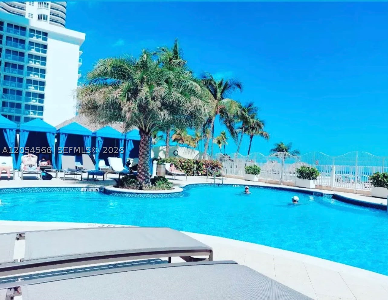 LA PERLA CONDO - Residential Lease
