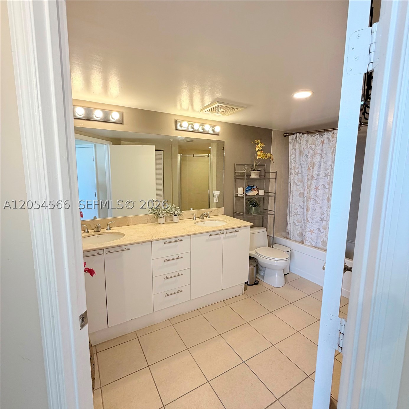LA PERLA CONDO - Residential Lease