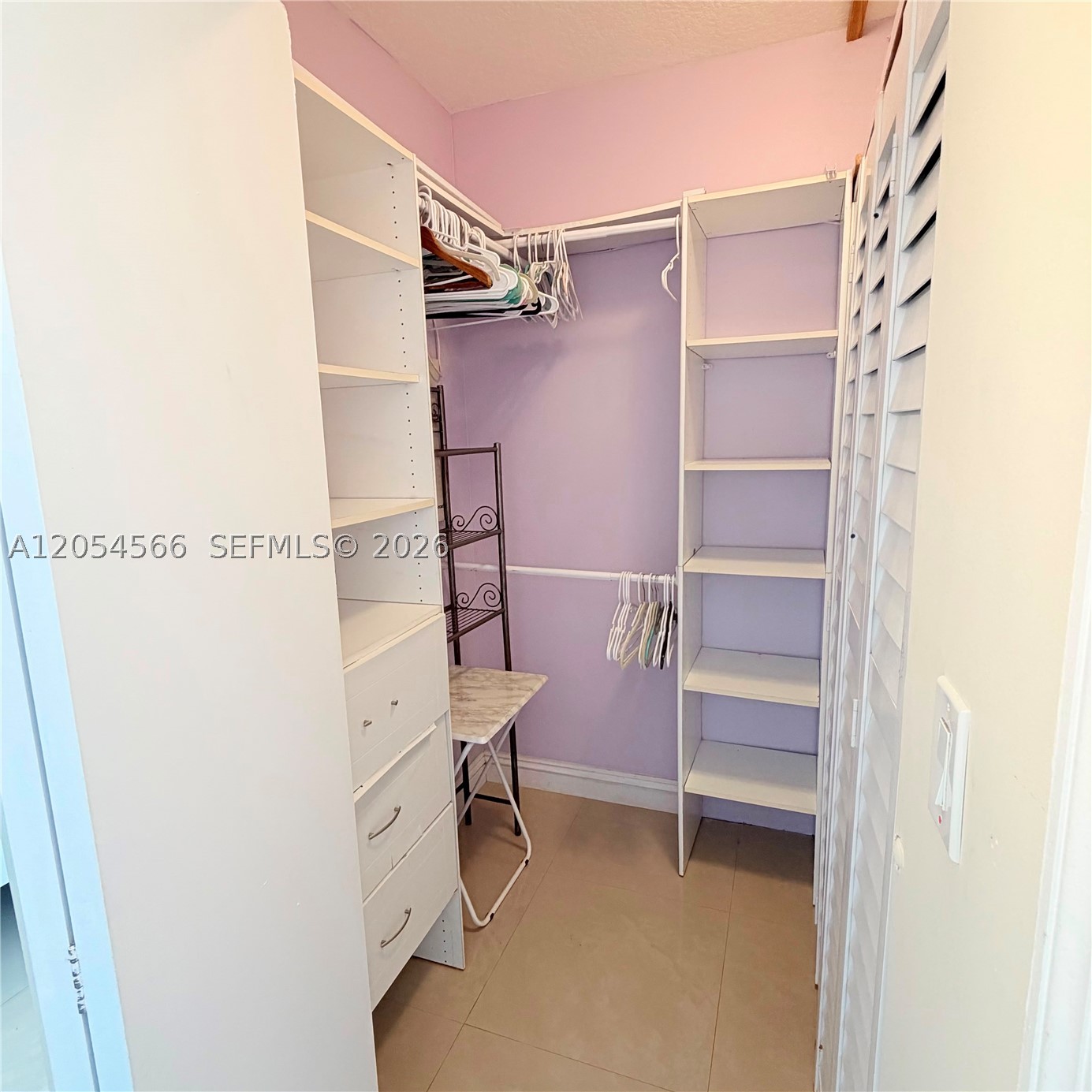 LA PERLA CONDO - Residential Lease