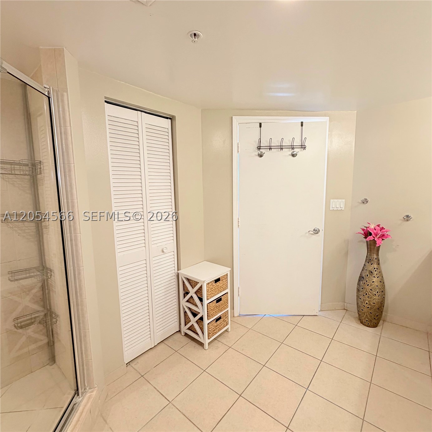 LA PERLA CONDO - Residential Lease