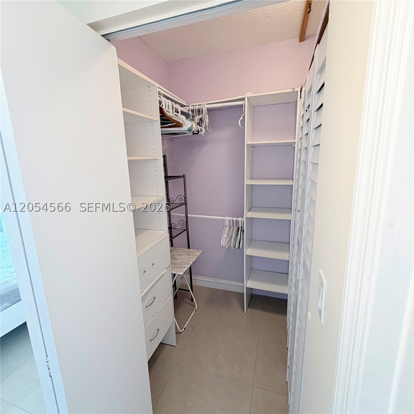 LA PERLA CONDO - Residential Lease
