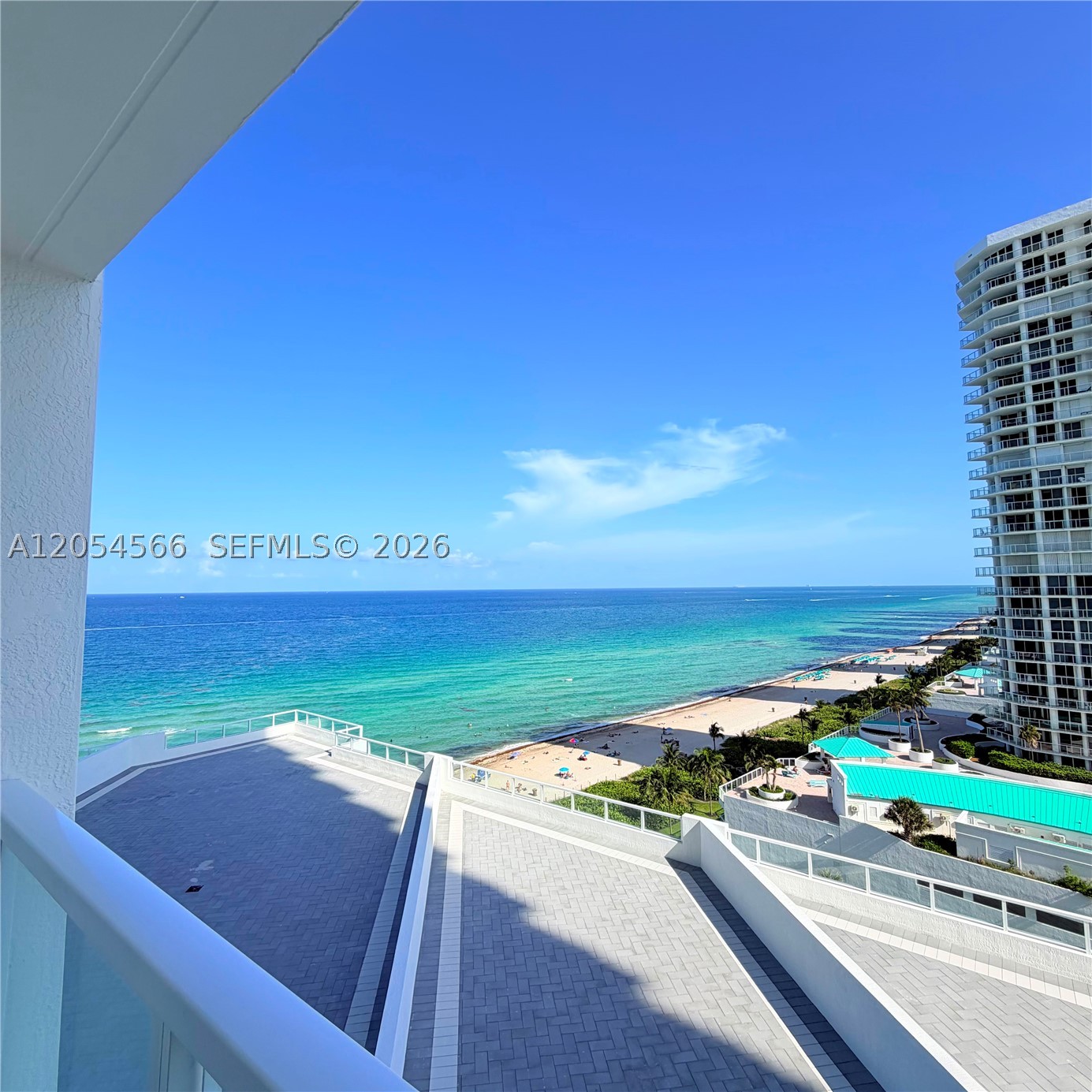 LA PERLA CONDO - Residential Lease