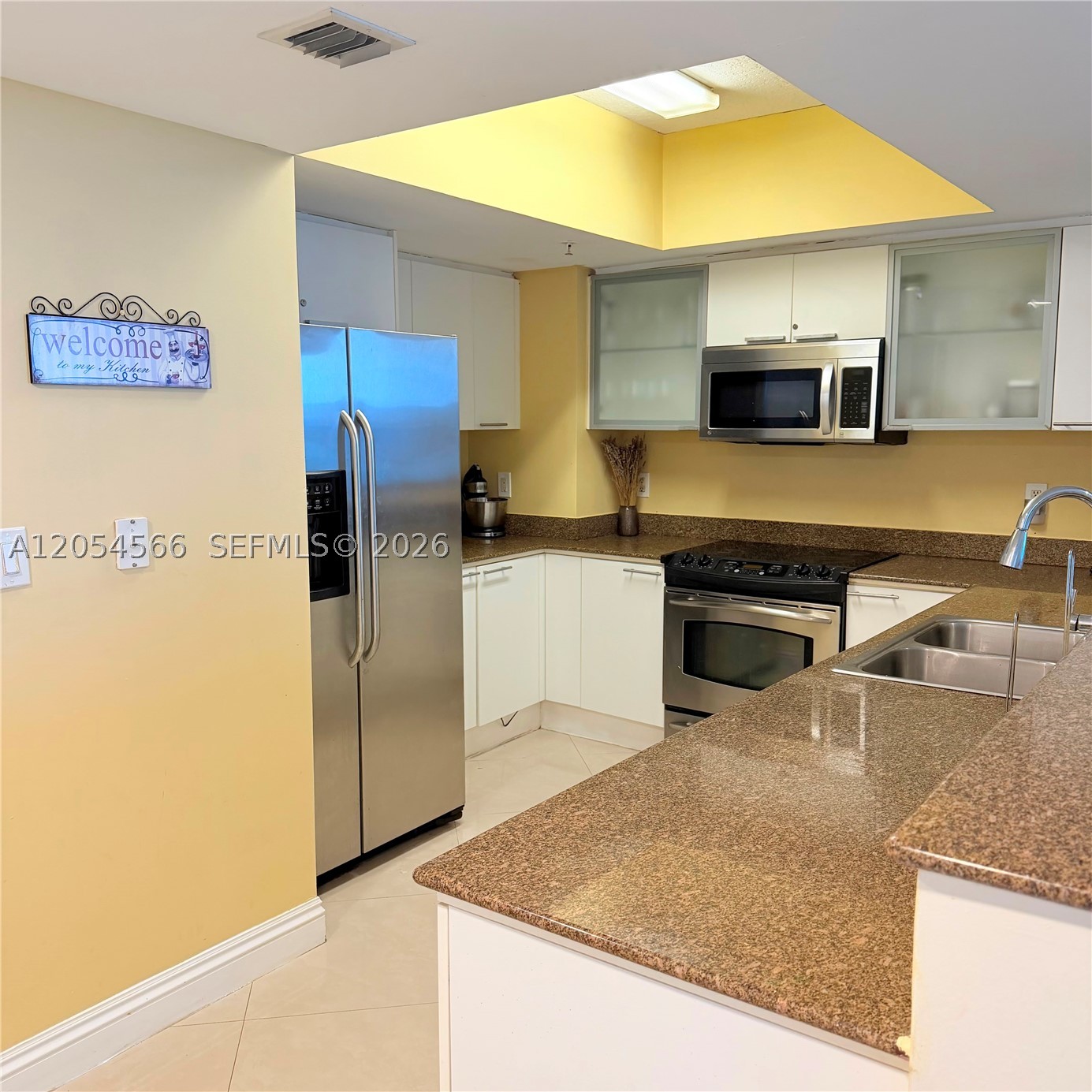 LA PERLA CONDO - Residential Lease