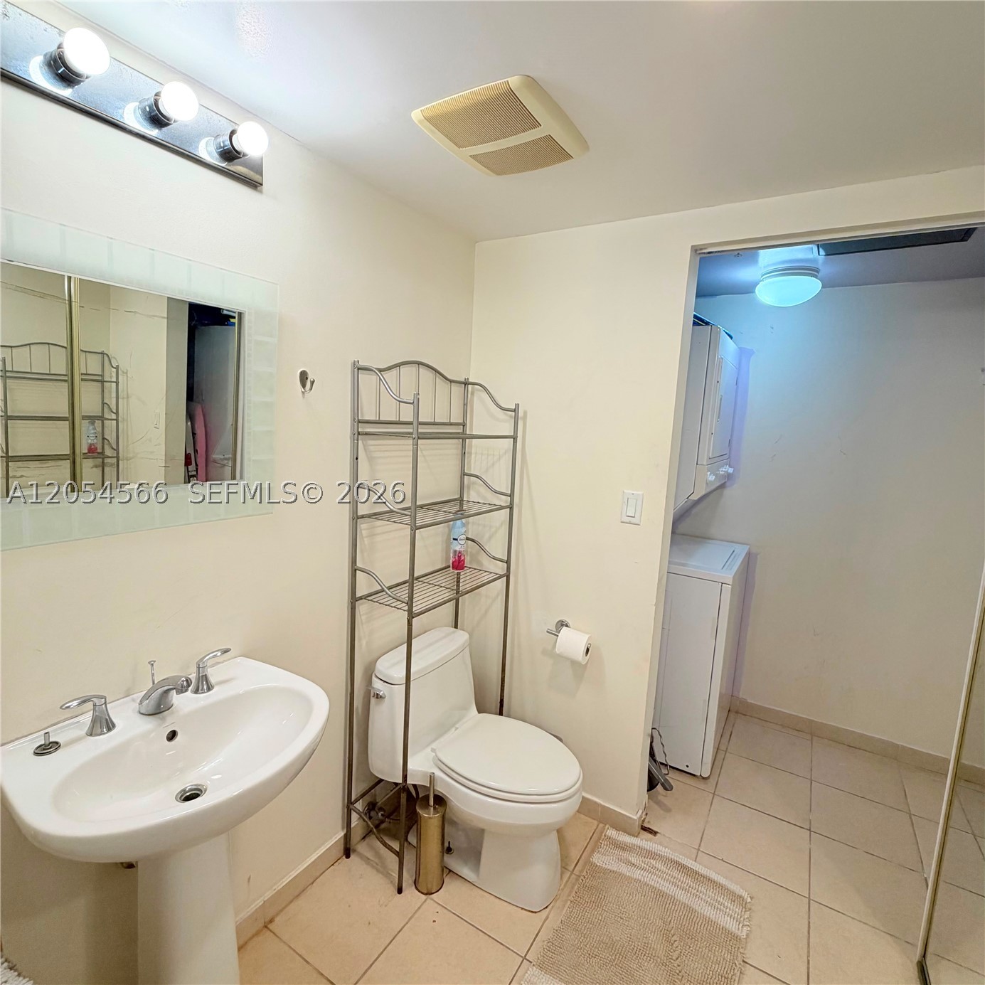 LA PERLA CONDO - Residential Lease