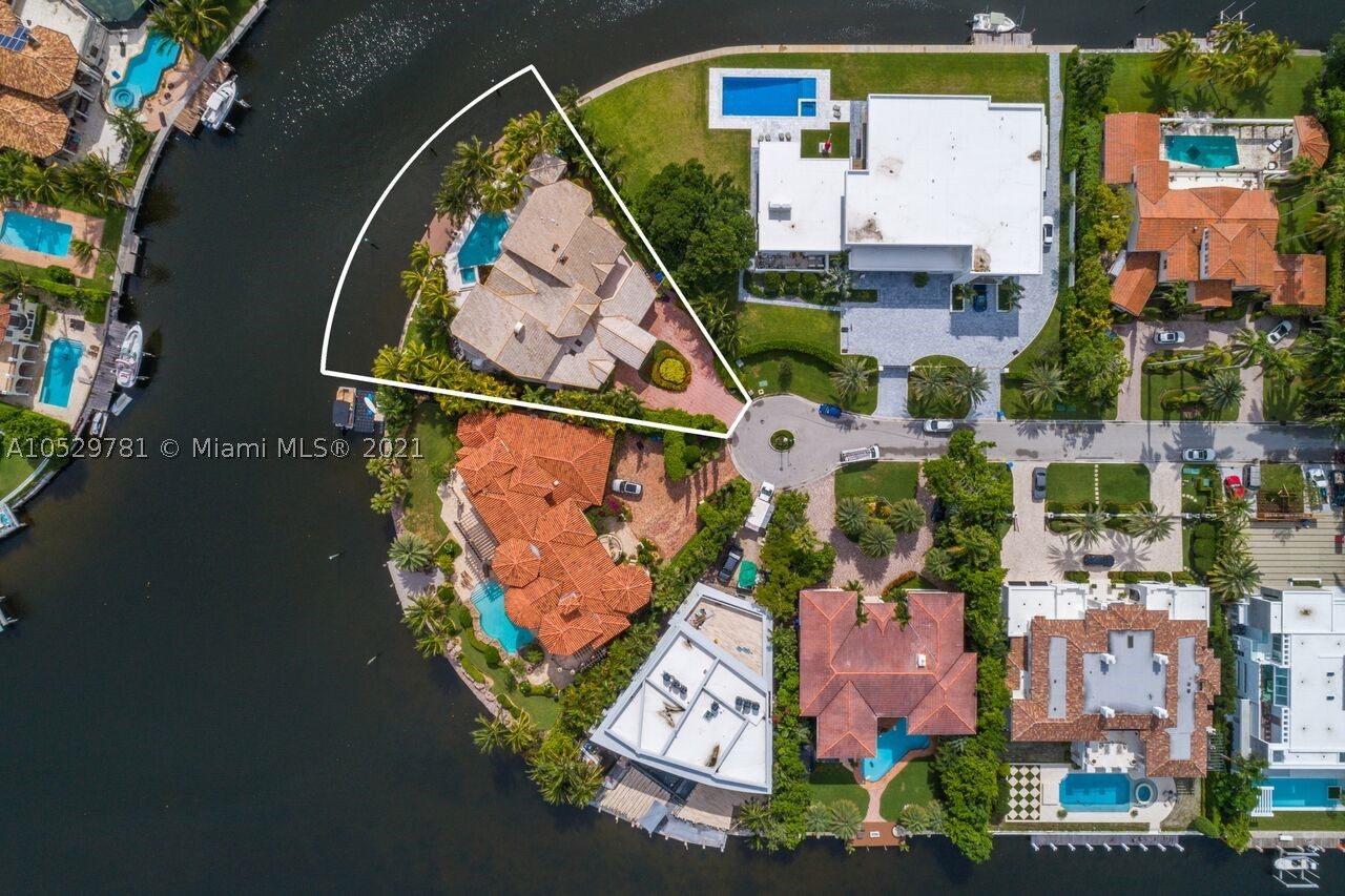 GOLDEN BEACH SEC F - Residential