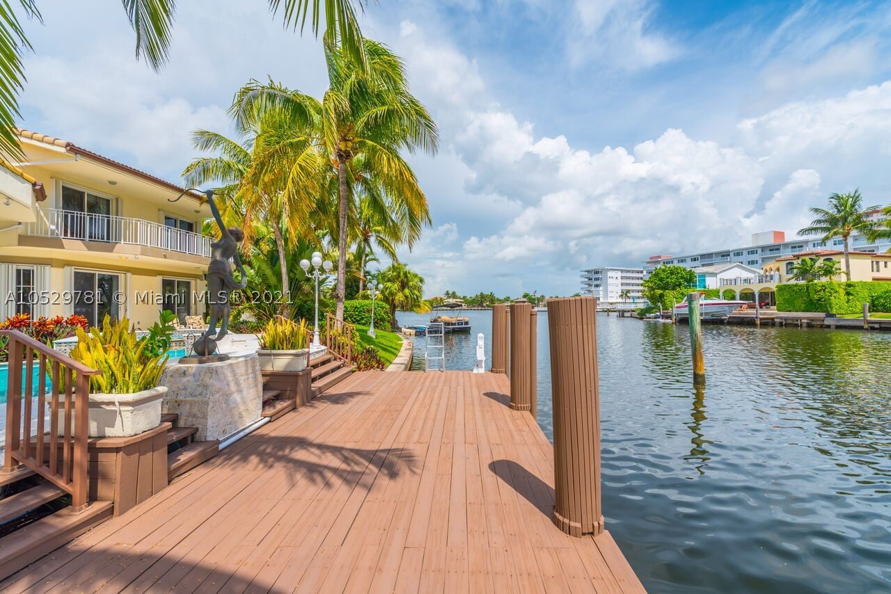 GOLDEN BEACH SEC F - Residential