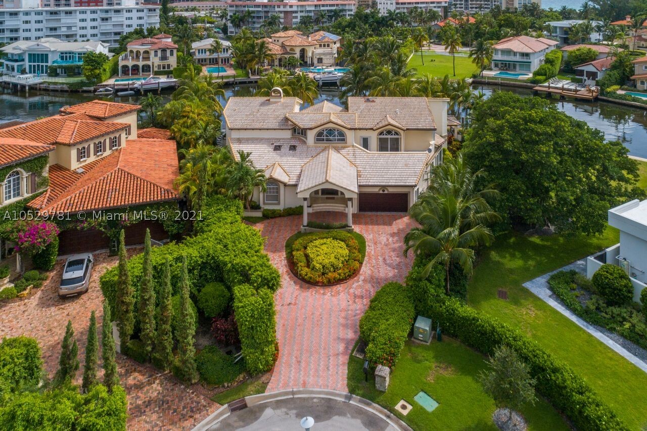GOLDEN BEACH SEC F - Residential