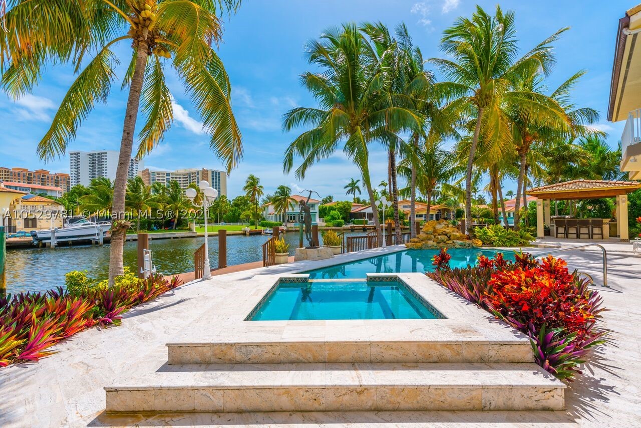 GOLDEN BEACH SEC F - Residential