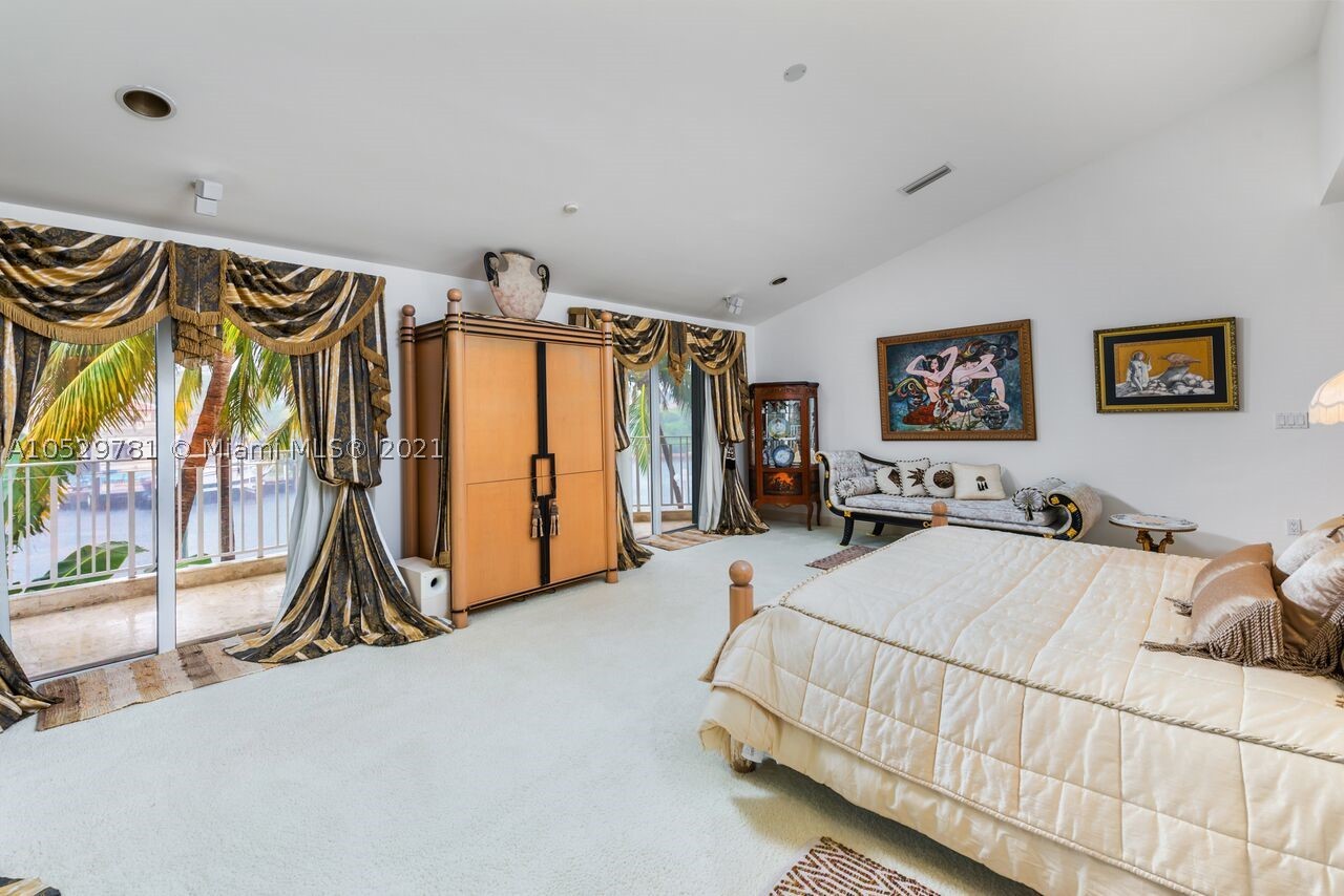 GOLDEN BEACH SEC F - Residential