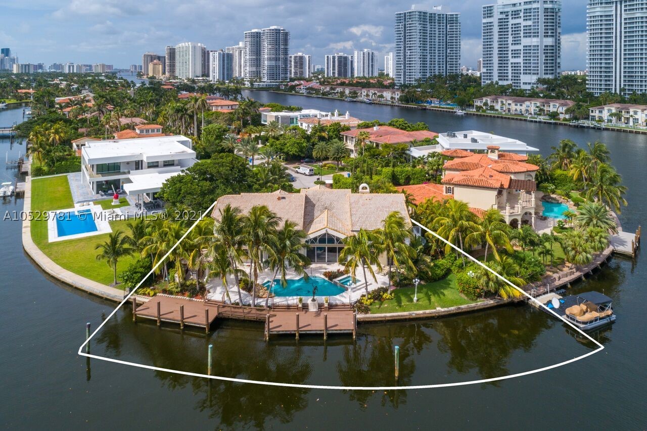 GOLDEN BEACH SEC F - Residential