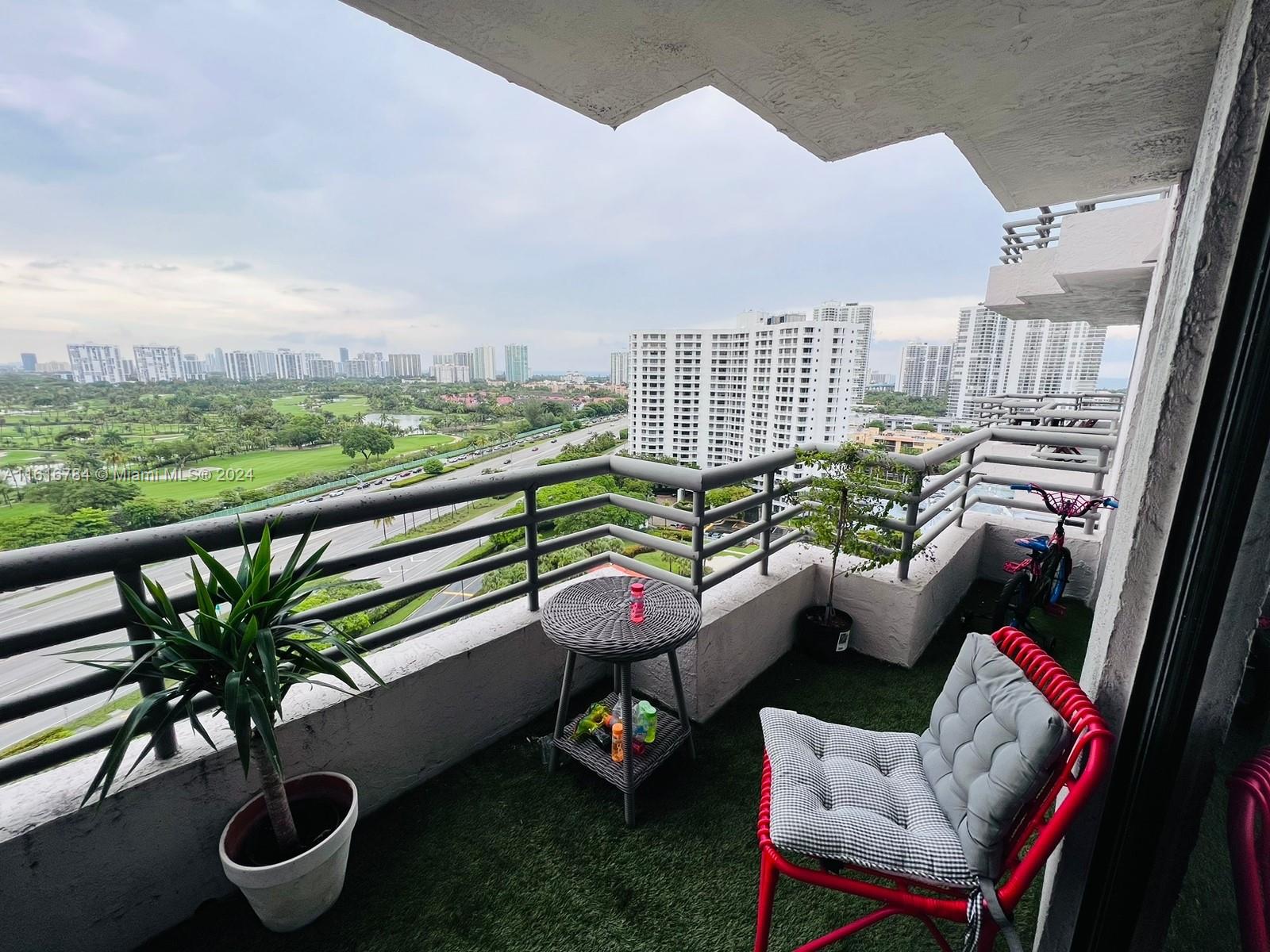 PARC CENTRAL AVENTURA SOU - Residential Lease