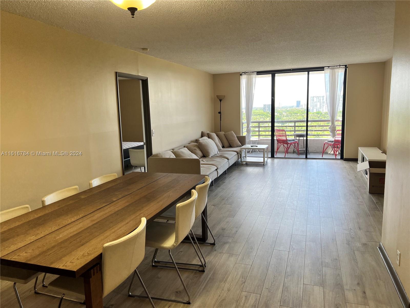 PARC CENTRAL AVENTURA SOU - Residential Lease