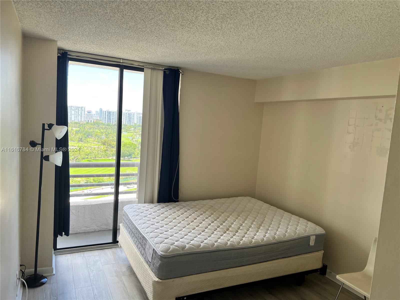 PARC CENTRAL AVENTURA SOU - Residential Lease