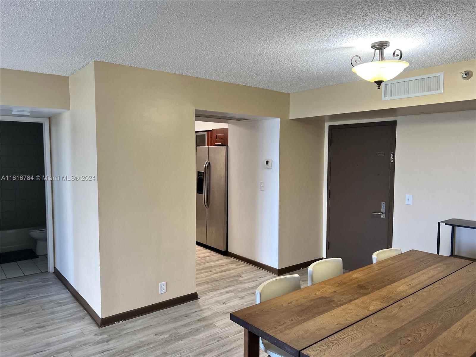 PARC CENTRAL AVENTURA SOU - Residential Lease