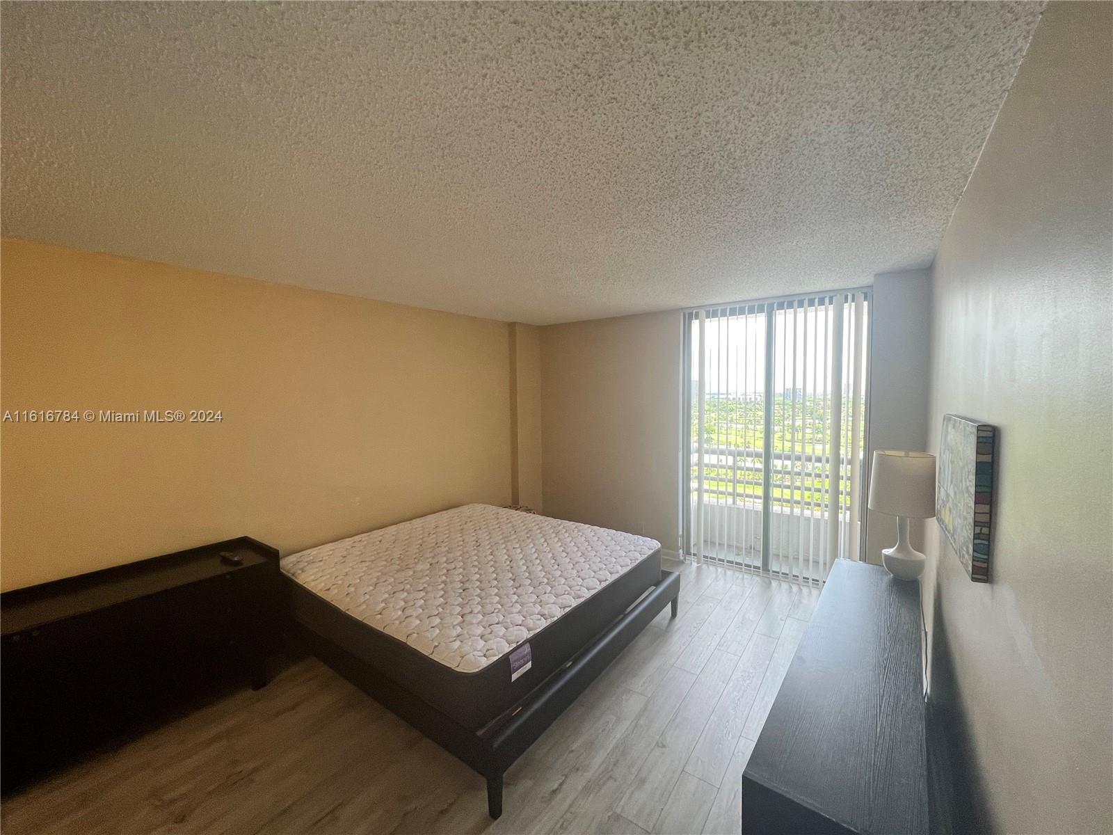PARC CENTRAL AVENTURA SOU - Residential Lease