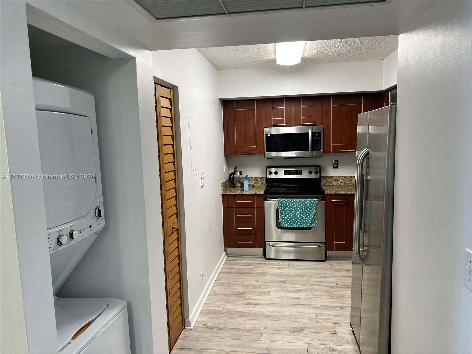PARC CENTRAL AVENTURA SOU - Residential Lease