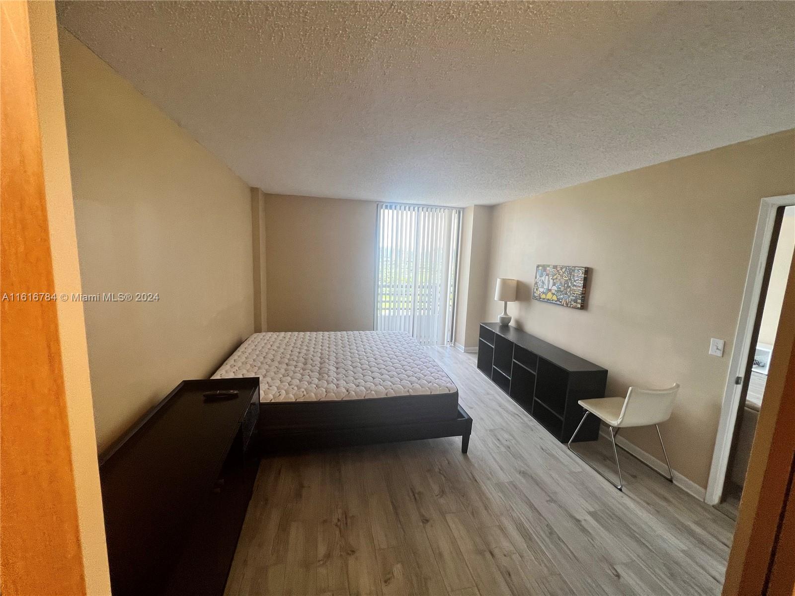 PARC CENTRAL AVENTURA SOU - Residential Lease