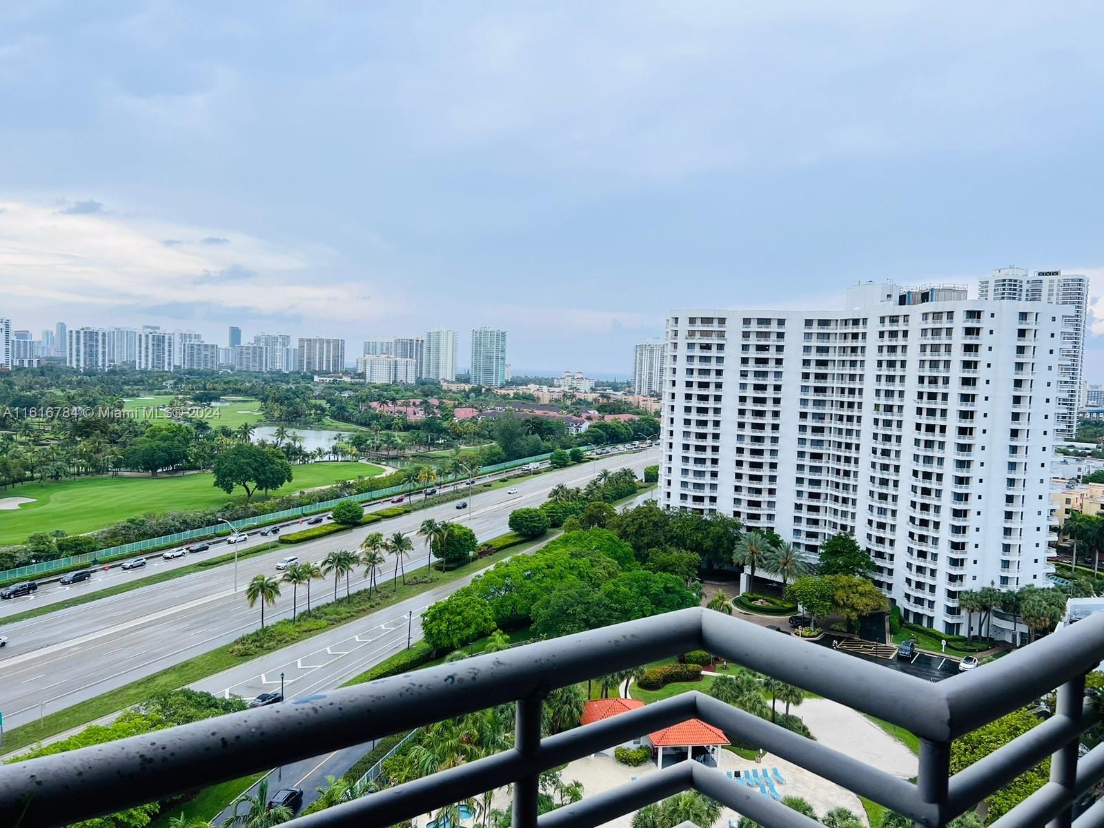 PARC CENTRAL AVENTURA SOU - Residential Lease