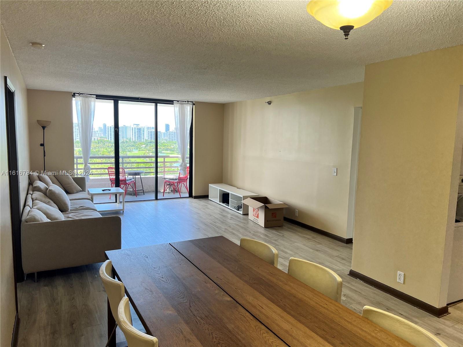 PARC CENTRAL AVENTURA SOU - Residential Lease