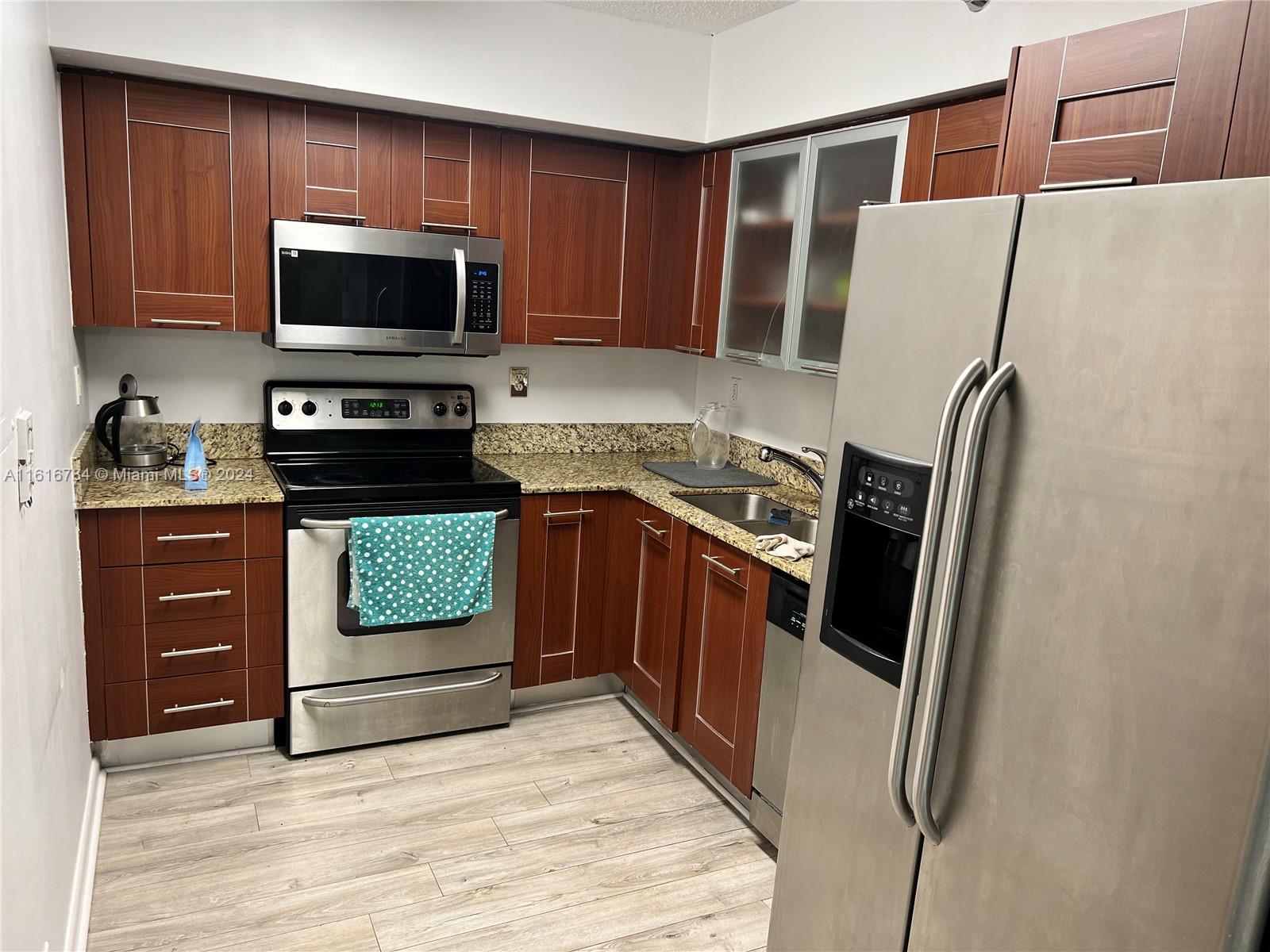 PARC CENTRAL AVENTURA SOU - Residential Lease