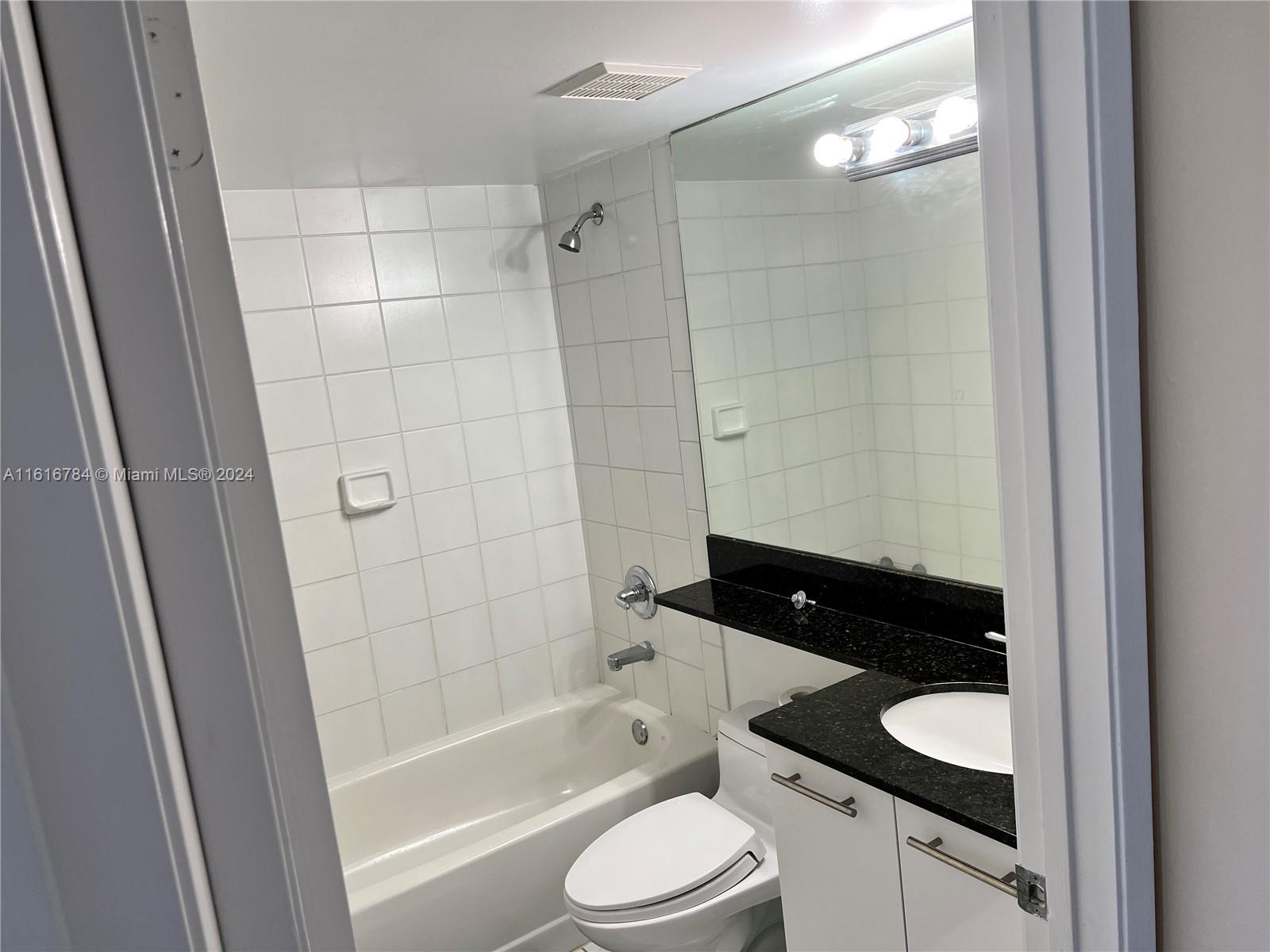 PARC CENTRAL AVENTURA SOU - Residential Lease